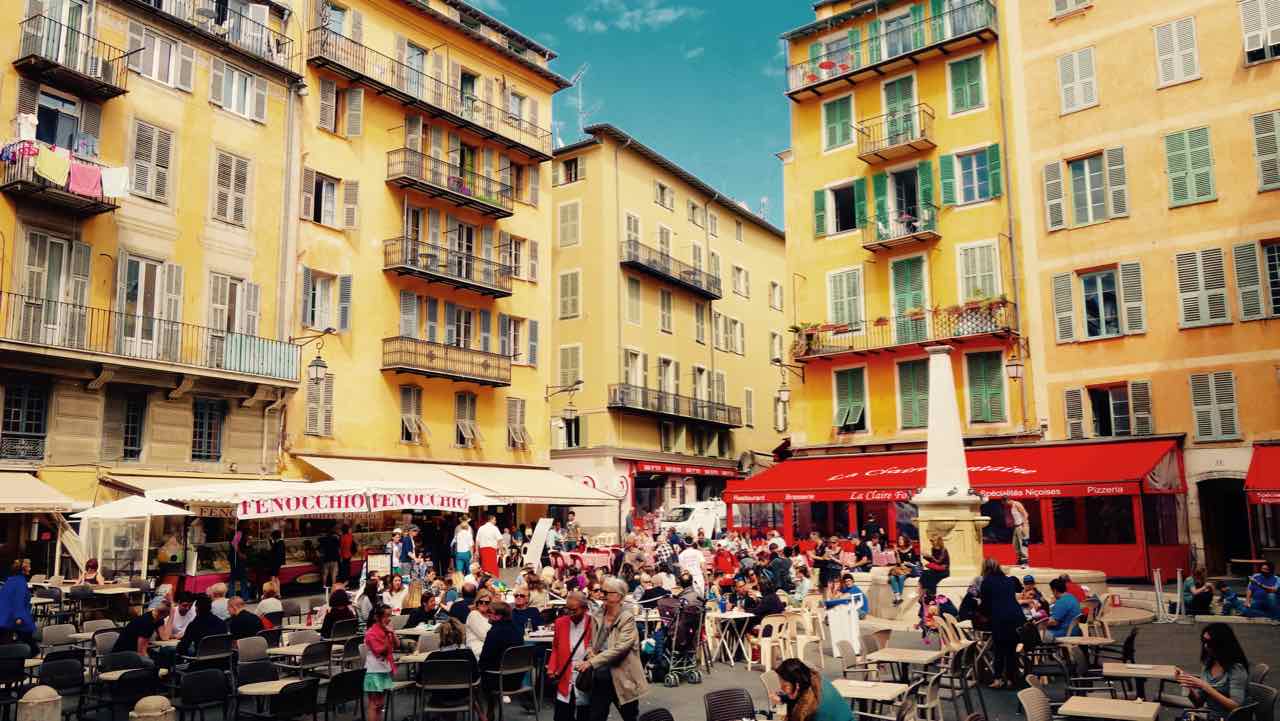 Nizza Highlights, Place Rosetti mit Brunnen und Eisdiele Fenocchio