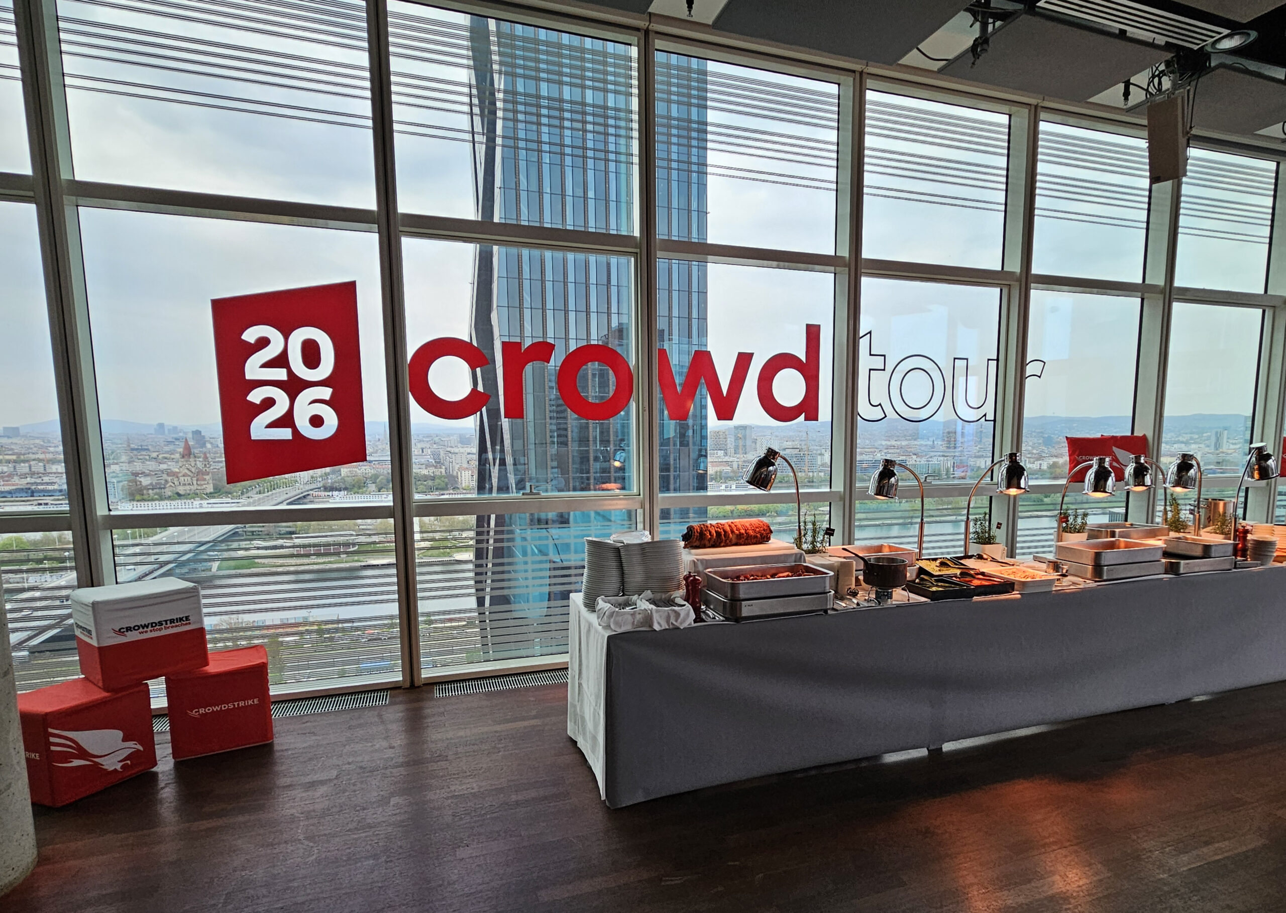 09_REALIZE_Crowdtour_2026_Look_up_Warschau